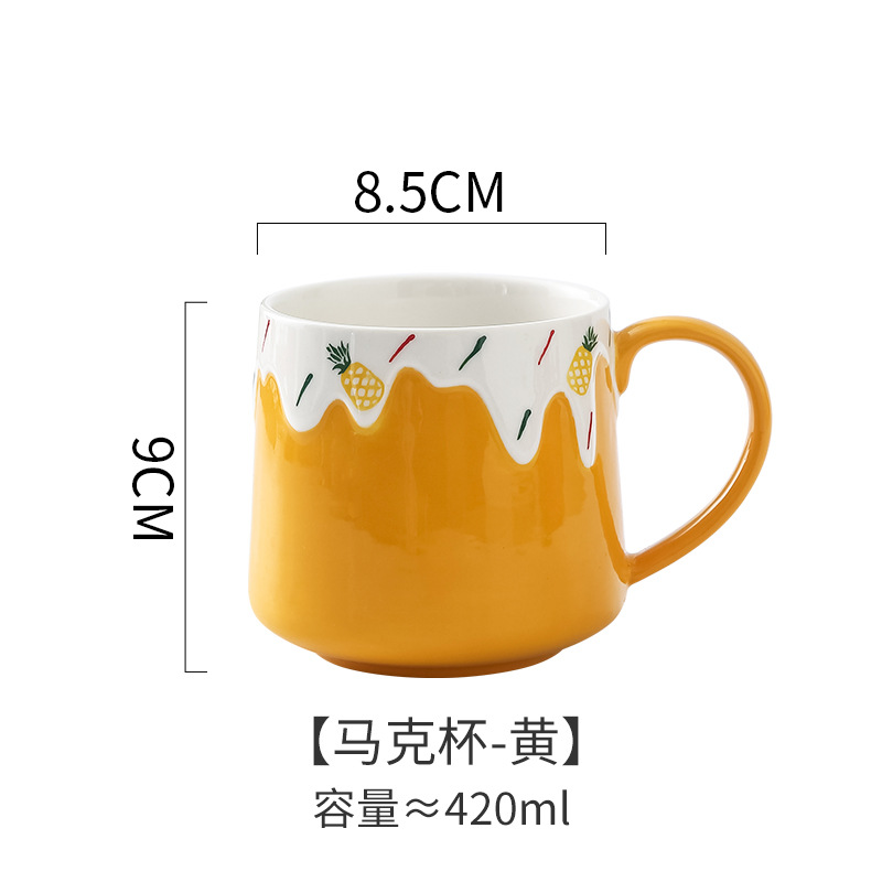 Taza de fruta amarilla