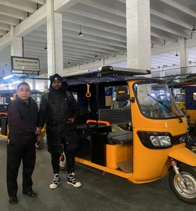畅销中国电动三轮车1200瓦直流电机三座家庭旅游