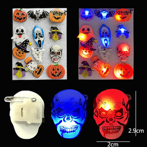 RICHSHININGハロウィンデコレーション漫画パンプキンブローチ<span class=keywords><strong>LED</strong></span>ピンバッジカスタムロゴホラーパーティー光るエポキシ樹脂パンプキンバッジ