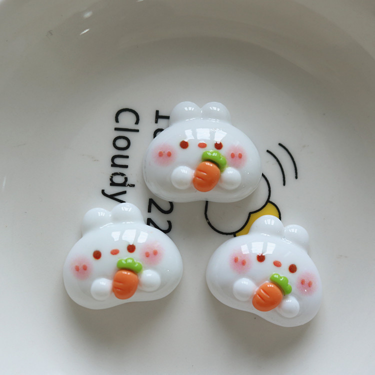 Tenir la nourriture-Lapin Blanc