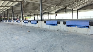 Plataformas de muelle de carga versátiles para diversas industrias perfectas para camiones, asegurando un manejo suave de la carga en puertos, fábricas. - Product Image 5
