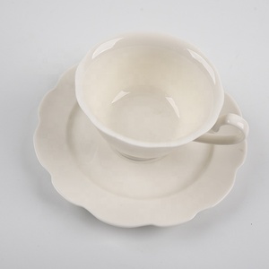 高級クリエイティブ高温磁器アート塗装コーヒーカップとソーサーセット: エレガンスと機能のブレンド - Product Image 3