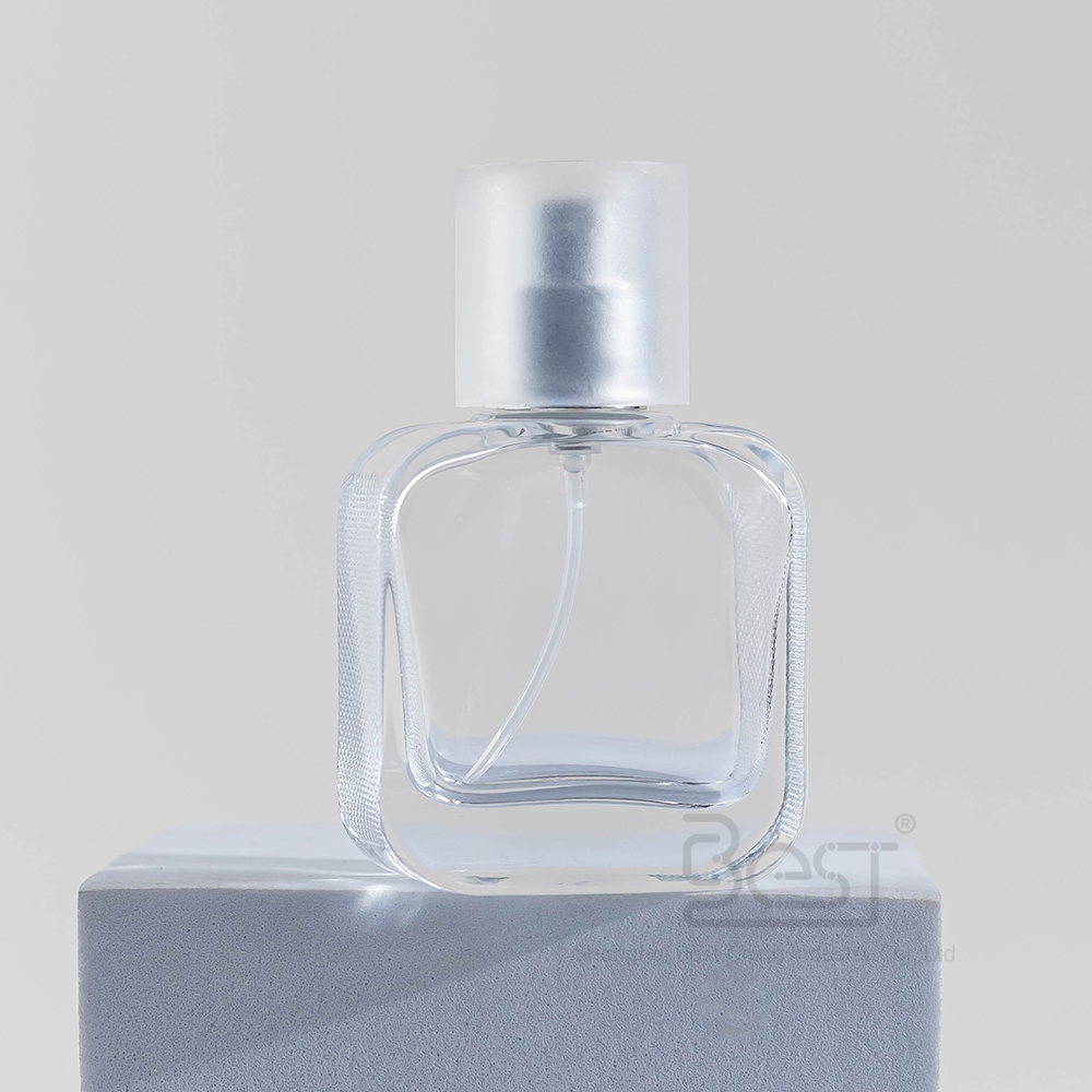 Bouteille carrée transparente + vaporisateur argenté + bouchon supérieur dépoli
