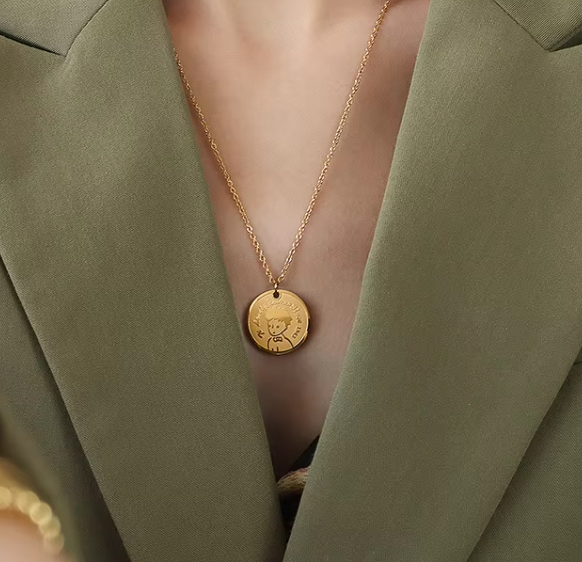 P499- Collier doré,