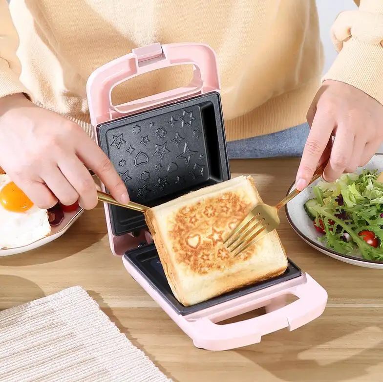 Nuova vendita calda macchina per fare torte 3 in1 MINI cucina leggera per colazione strumento alimentare panettiera pressa a caldo Sandwich antiaderente tostapane per Waffle