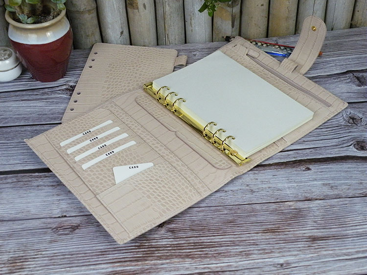 A5 motif crocodile bicolore blanc amande