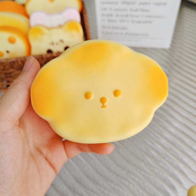 Chien de gâteau de neige