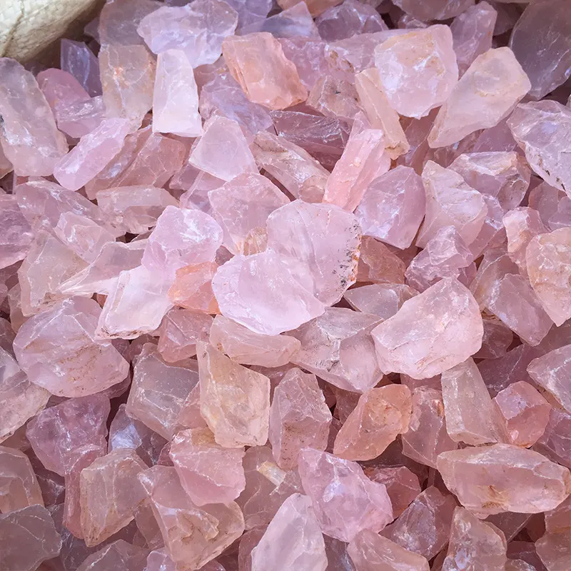 Campione di cristallo rosa rosa naturale all'ingrosso all'ingrosso grezzo quarzo grezzo cristallo di rosa pietre burattate per la guarigione