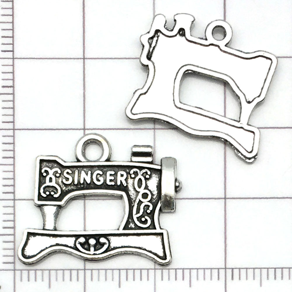 1 machine à coudre ancienne en argent - 1,2g - 12*20mm - 8707