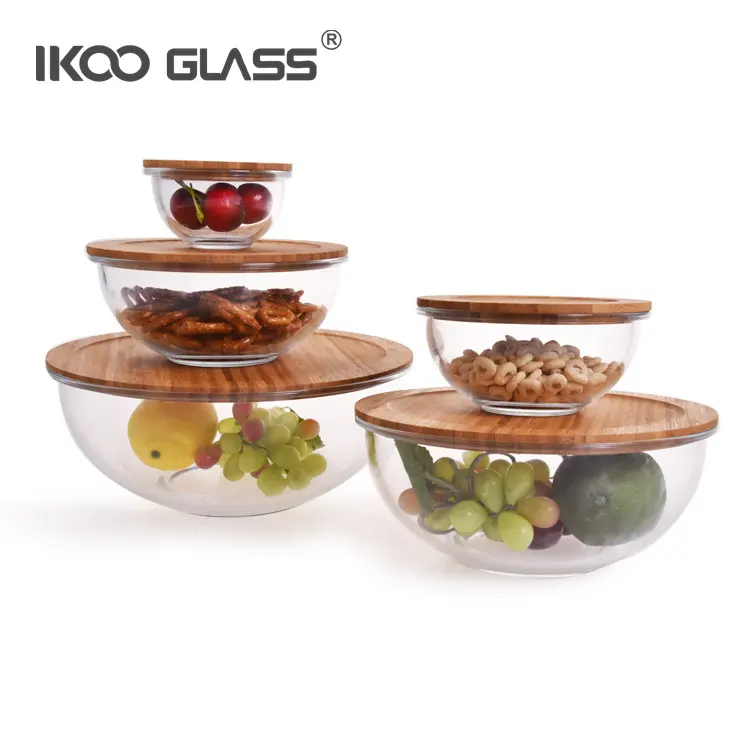 Rotondo di vetro di frutta insalata di preparazione degli alimenti che serve ciotola di vetro ciotola di mescolanza con coperchio in legno