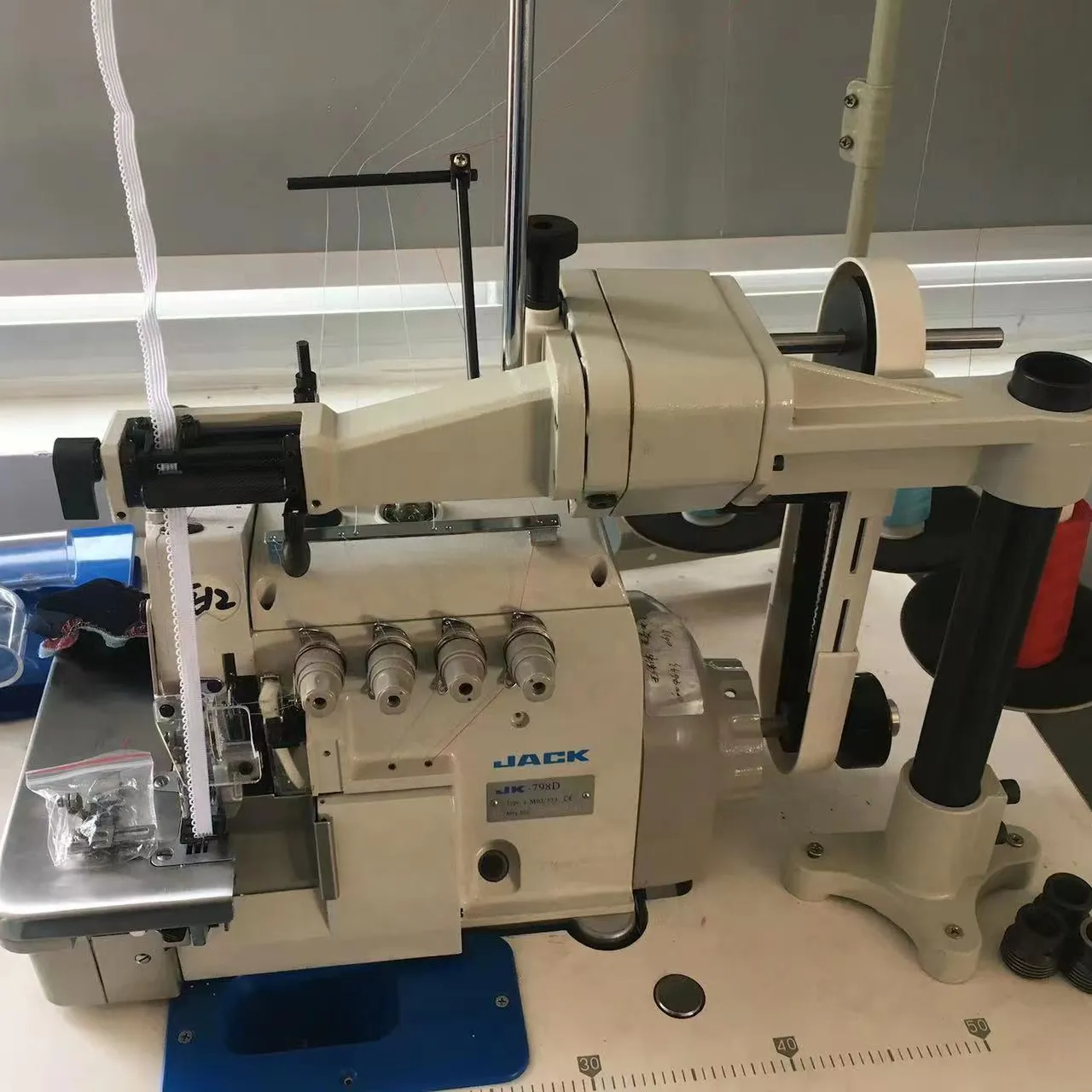 Ronmack MDK-60 Overlock Naaimachine Hechten Elastische Metering Apparaat