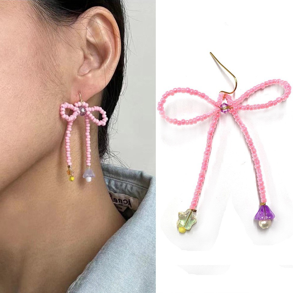 Boucles d'oreilles poudre de bébé rose, à porter à l'unité - Éviter tout contact avec des liquides.