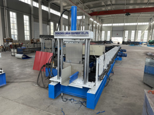 Hochwertige voll automatische 0,3-0,7mm Metallrinnen-Kaltwalzform maschine mit Dach platten struktur