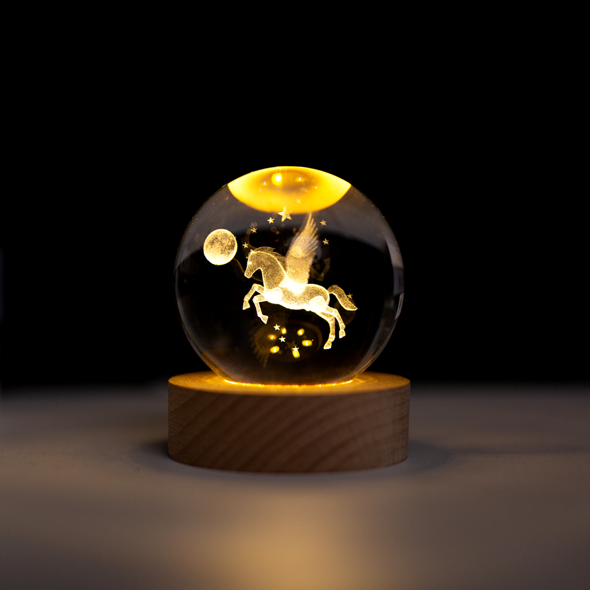 cheval volant blanc chaud vers la lune