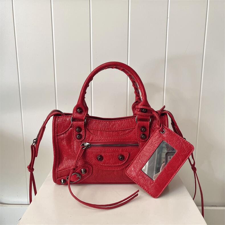 petite taille rouge fraise