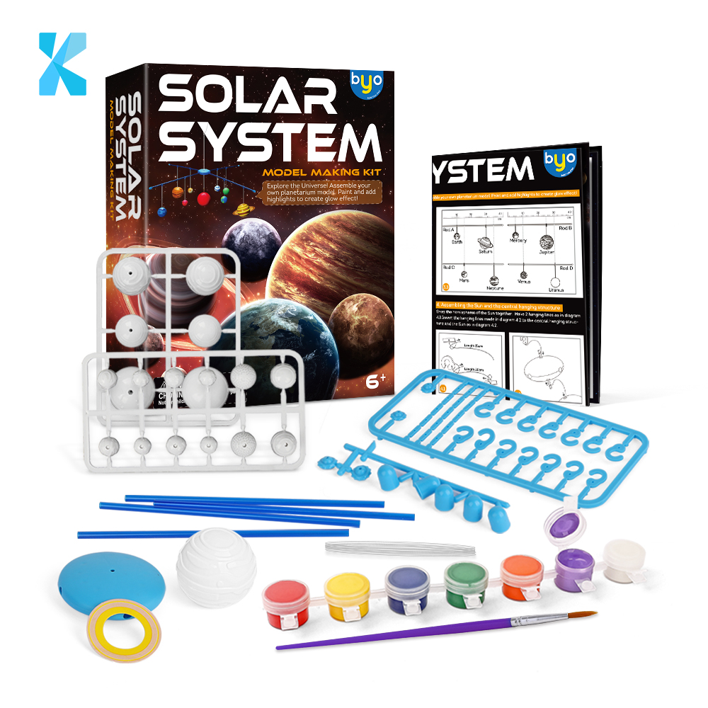 Modèle de système solaire de BYO faisant le kit