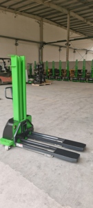 半自动电动自动堆垛机提升1000公斤货物。 - Product Image 4