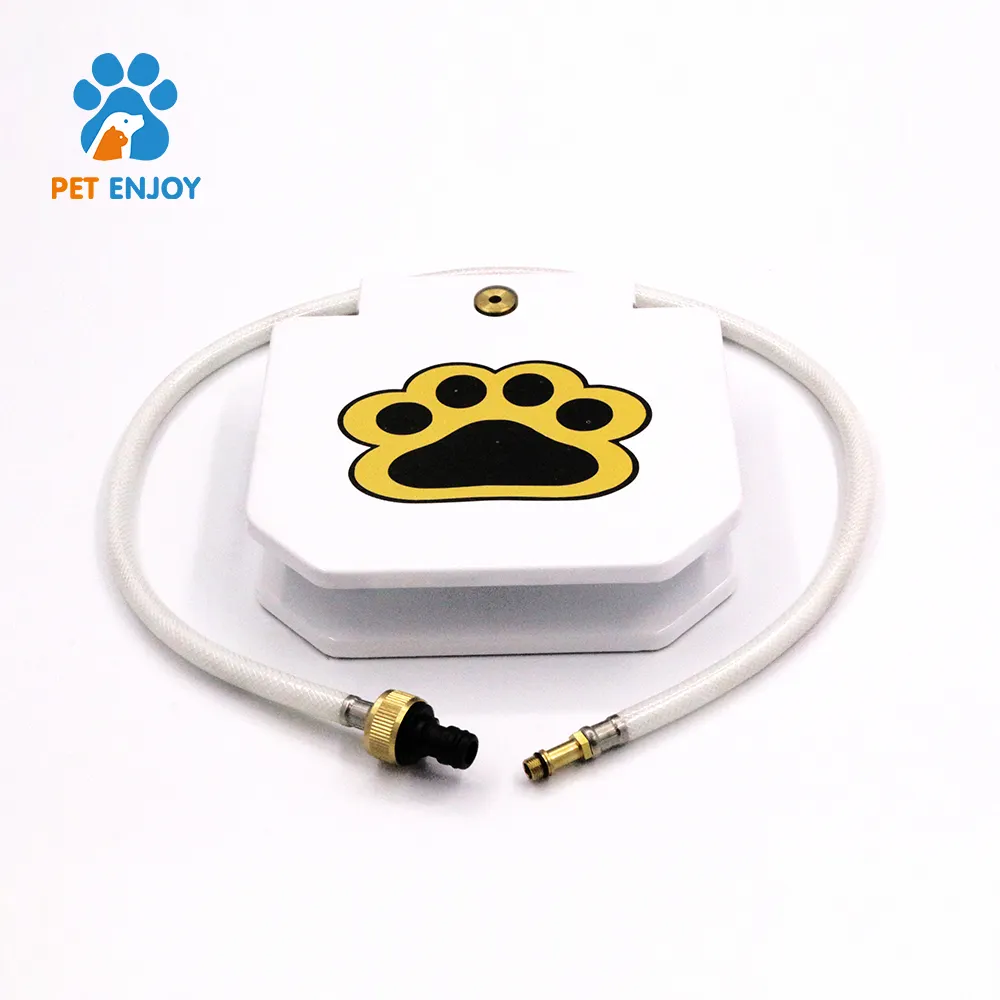 Dog und Cat Feeder Portable Paw Step Pedal Pet Auto Automatic Water Drinking Fountain Dispenser für Dog Outdoor Use