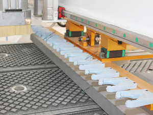 เครื่องตัดงานออกแบบเฟอร์นิเจอร์ CNC ราคางานไม้ขนาดเลือกได้รองรับการเปลี่ยนเครื่องมือ - Product Image 4