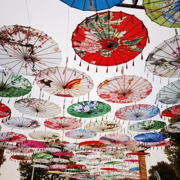 Ombrello di seta cinese decorativo all'ingrosso parasole di protezione solare per il logo di nozze stampato parasole