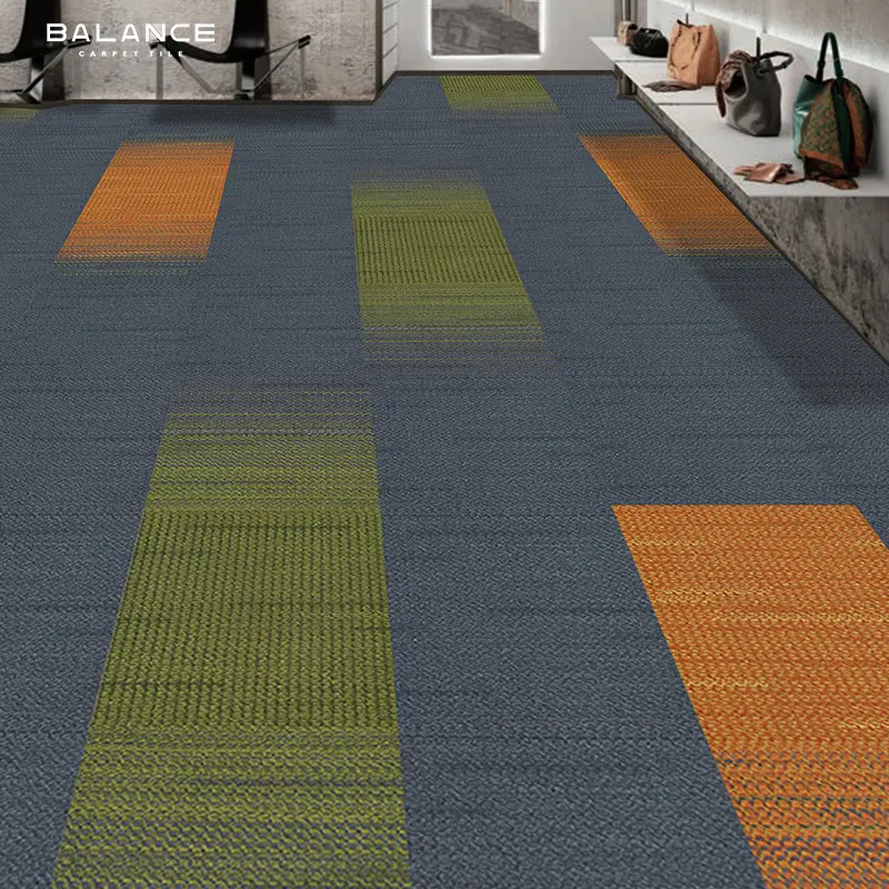 Azulejos de alfombra de nailon 50x50 Oficina comercial Azulejos de alfombra de respaldo de PVC modulares para oficina comercial