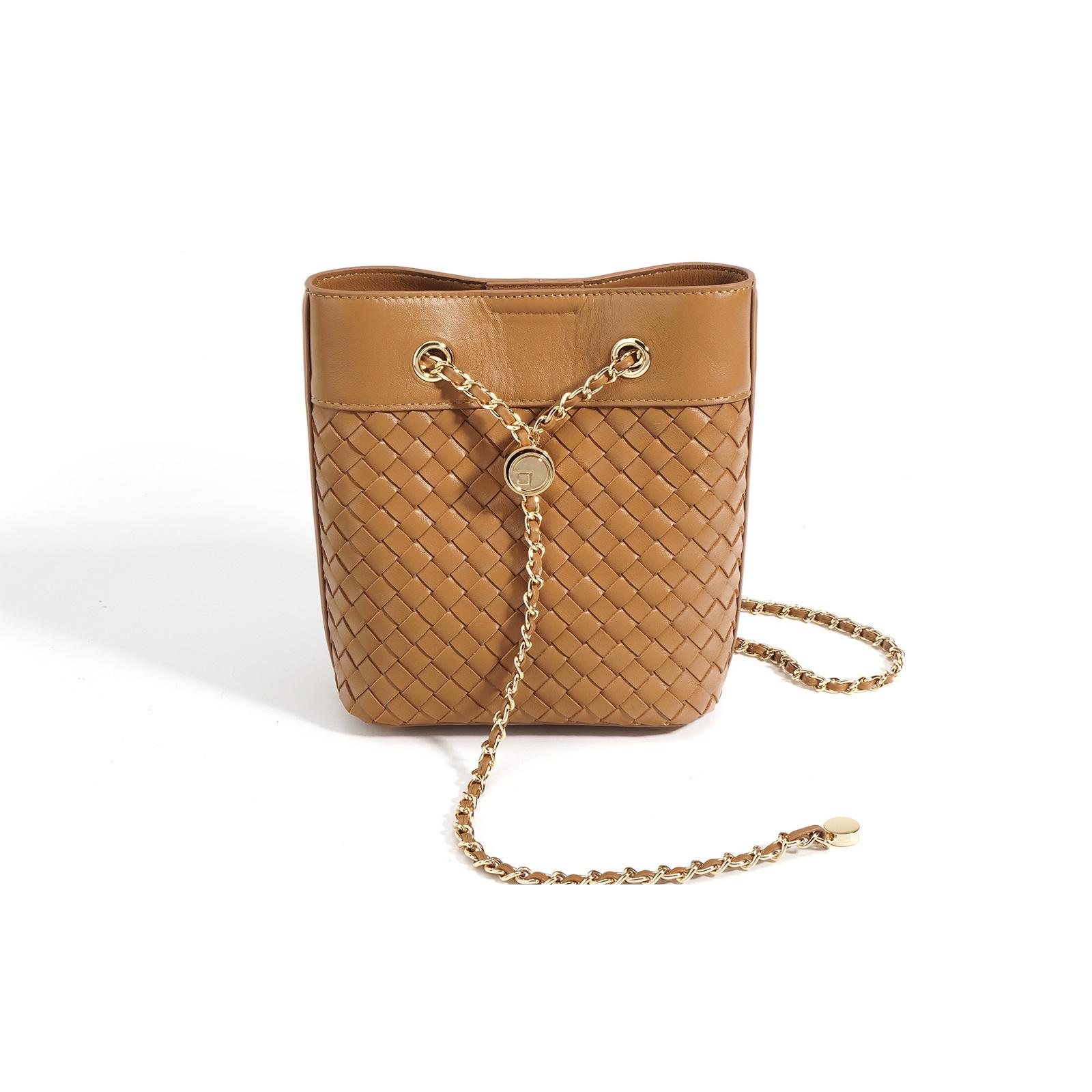 สีน้ำตาล