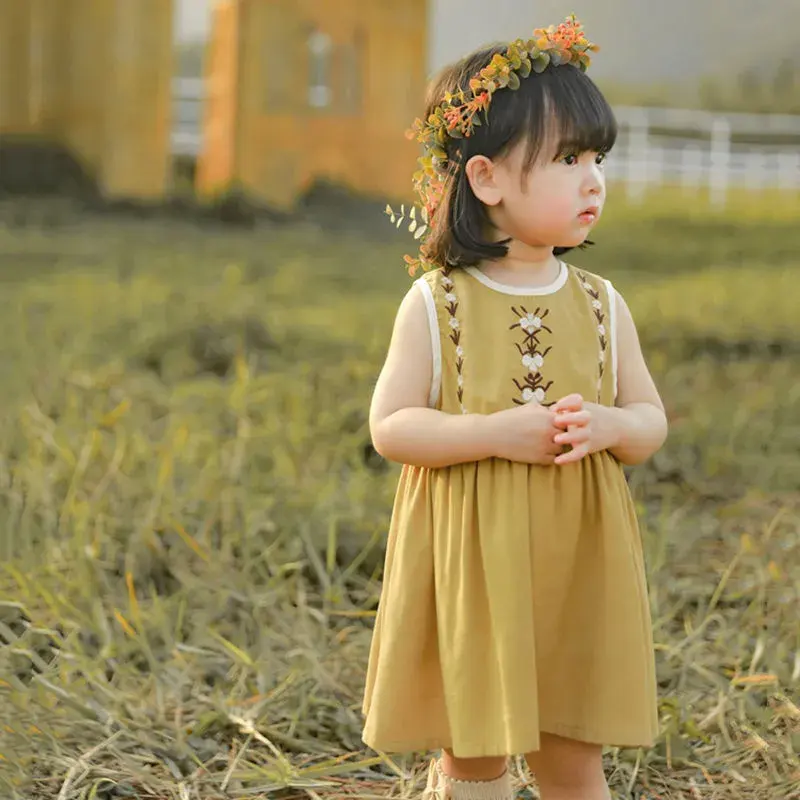 Baru tiba desain populer gaun gadis kecil warna coklat gaun piknik bordir bunga indah