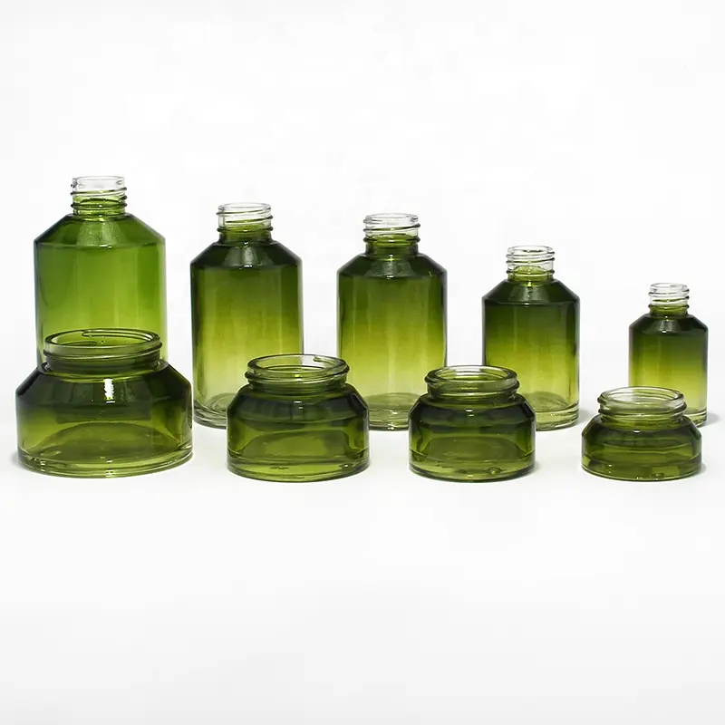 Bouteille en verre cosmétique vide d'épaule inclinée de luxe et pompe de pulvérisation de pot avec emballage en aluminium sérigraphie vert olive
