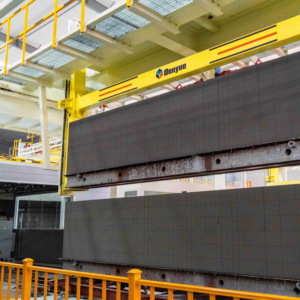 Máquina de bloques de construcción AAC Alc de semiautomatización a buen precio, línea de producción de ladrillos de cenizas volantes con componentes PLC de motor central - Product Image 1