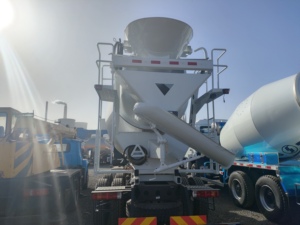 Nhà Máy bán hàng trực tiếp di động trộn bê tông xe tăng xe tải trộn trống con lăn khuấy trống - Product Image 5