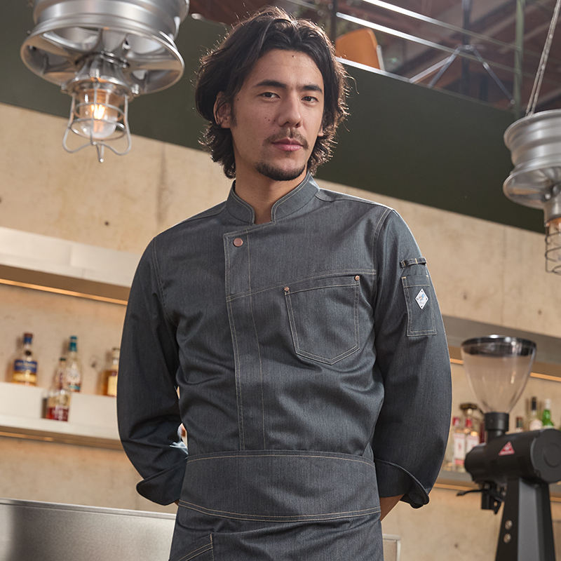 เสื้อสีเทามีแขนยาว