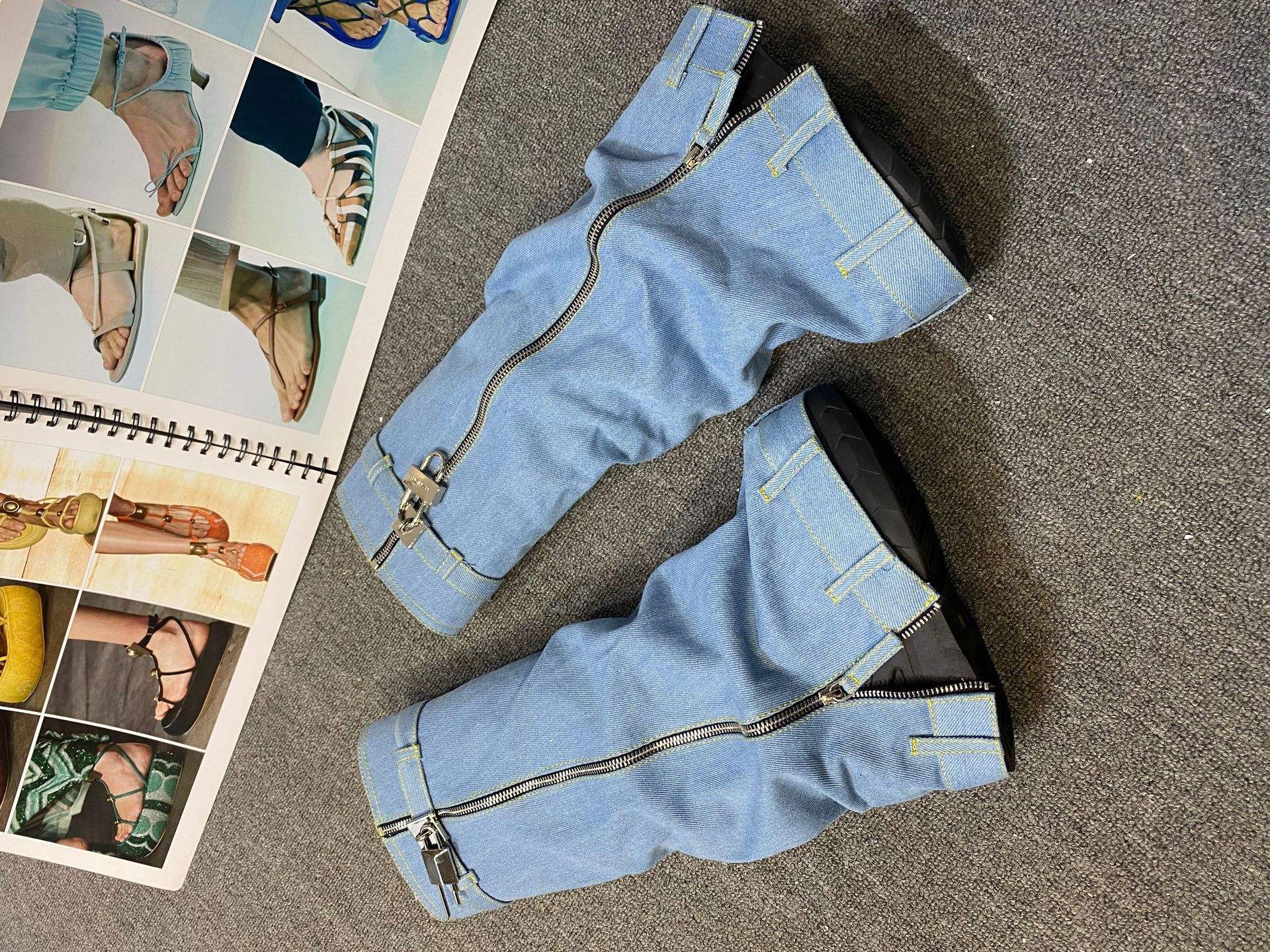 สีฟ้าอ่อน