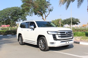 クリーンでクラシックな中古トヨタランドクルーザーVXRツインターボ2022 ALFUTIEM AGENCY UNDER WARRANTY