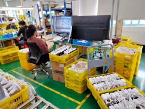 8-Kanal-4MP-Überwachungskamerasystem mit 12,1-Zoll-LCD-Display-Monitoren Vollfarb-Zentral überwachungs system 8-Kanal-CCTV-NVR-Kit