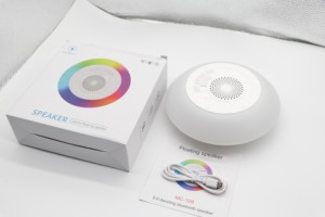 新潮流IPX7防水浮动蓝牙扬声器，带RGB光便携式无线扬声器，用于游泳 - Product Image 6