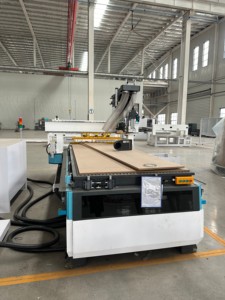 Venta caliente 1325 máquina de anidamiento CNC máquina de grabado de madera procesamiento personalizado enrutador CNC automático escala procesamiento de madera - Product Image 4