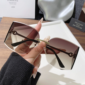 Bán buôn Chất lượng cao Séc thiết kế cho phụ nữ UV400 không có vành Sunglasses với PC khung xu hướng thời trang Kính mặt trời - Product Image 1