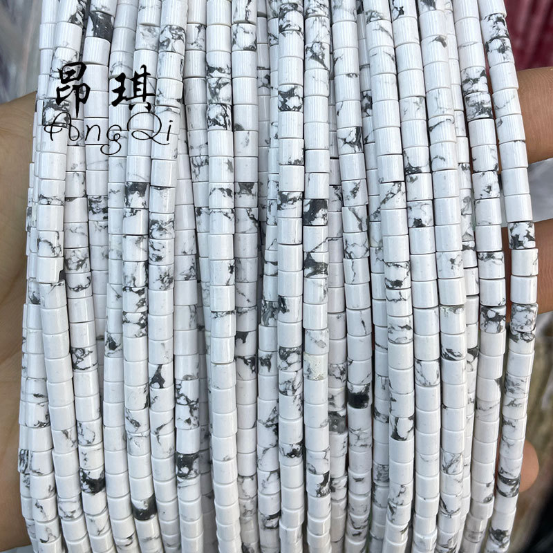 Pin blanc synthétique