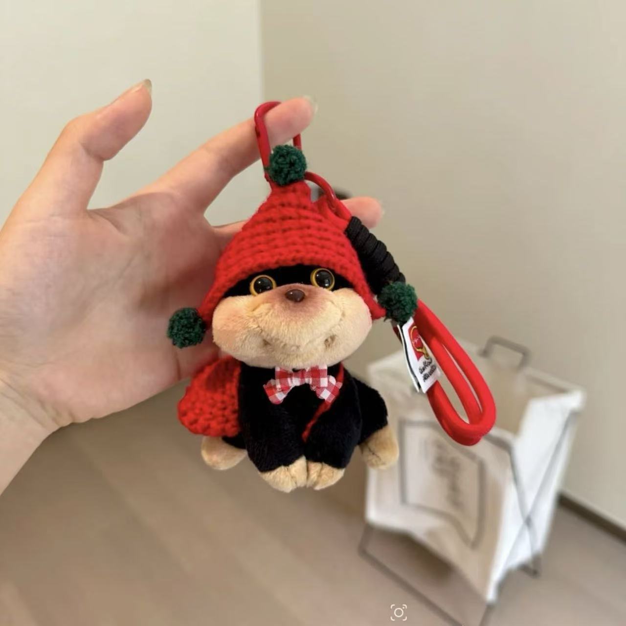 Red hat-hand rope