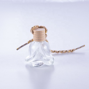 5ミリリットルSquare Glass Perfume Car Diffuser BottleとBlack Wooden CapとMetal Clip - Product Image 3