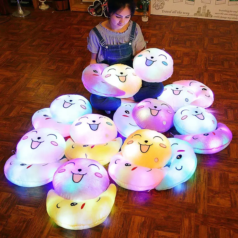 Adorabile cuscino colorato per il viso sorridente e colorato con luce a stella vivida cuscino a Led per la creatività dei bambini