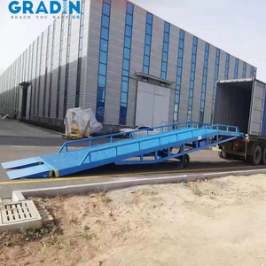 Customized Mobile <strong>Loading</strong> <strong>and</strong> <strong>Unloading</strong> <strong>Platform</strong> 8 Ton Capacity Dock Ramp for <strong>Warehouse</strong> Adjustable <strong>Loading</strong> Ramp