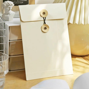 Recycelter kunden spezifischer quadratischer kleiner schwarzer Kraftpapierumschlag-Einladung umschlag mit Knopf verschluss - Product Image 4