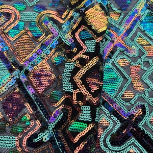 デザイナーグリーンスパンコール刺繍チュールネットレース4ウェイストレッチスパンコール生地メッシュスクエア幾何学的デザイン結婚式用