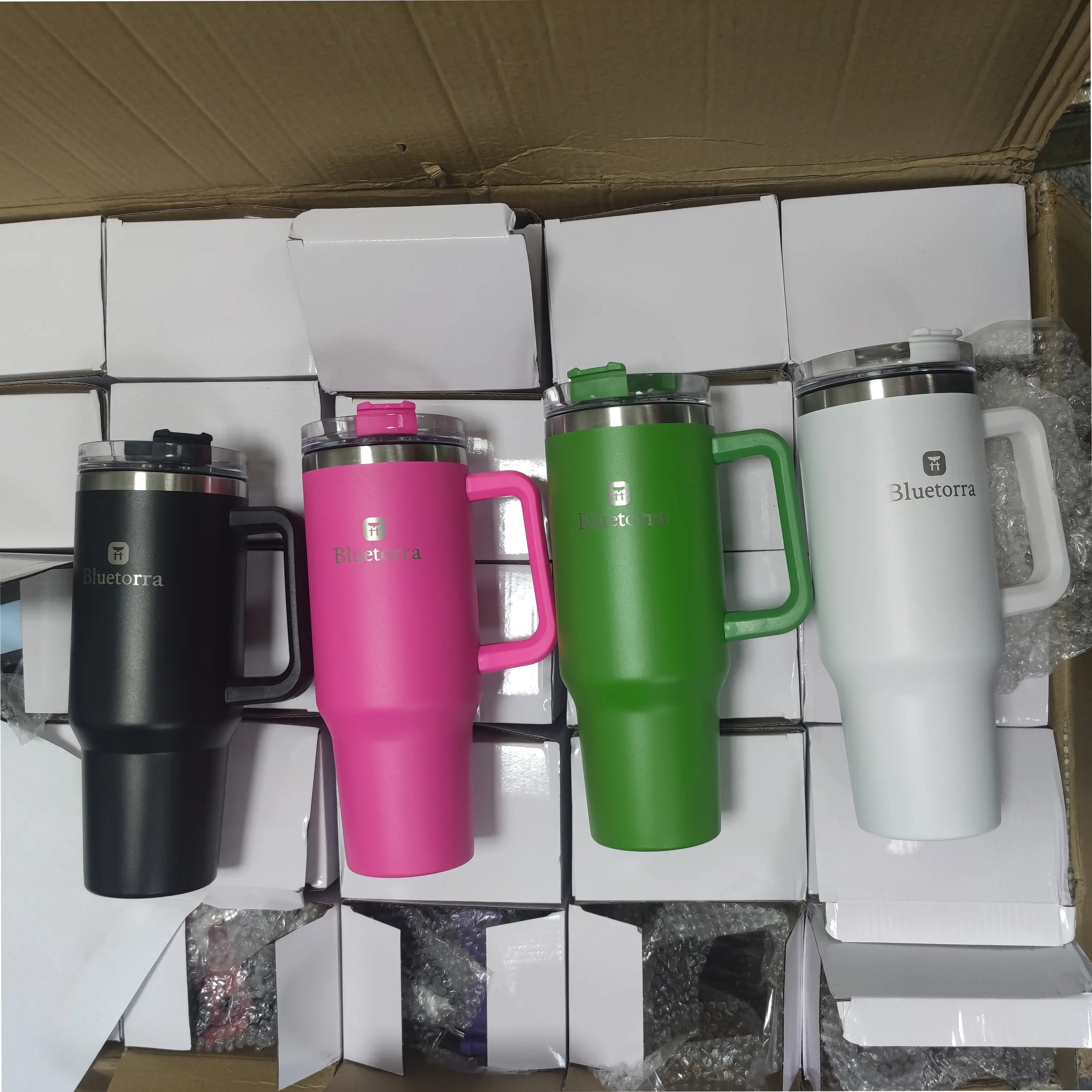 Grosir Logo kustom terisolasi bubuk dinding ganda dilapisi 40 oz baja tahan karat kopi Travel Mug Tumbler dengan pegangan tutup