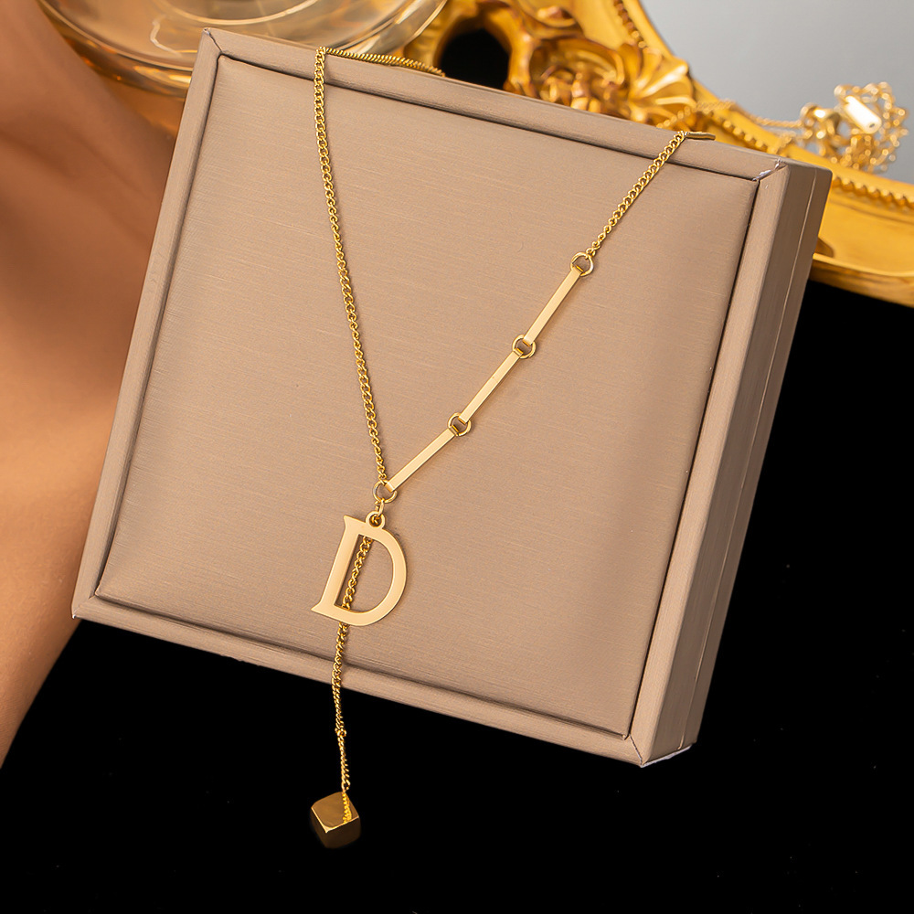 X981 d alphabet collier or