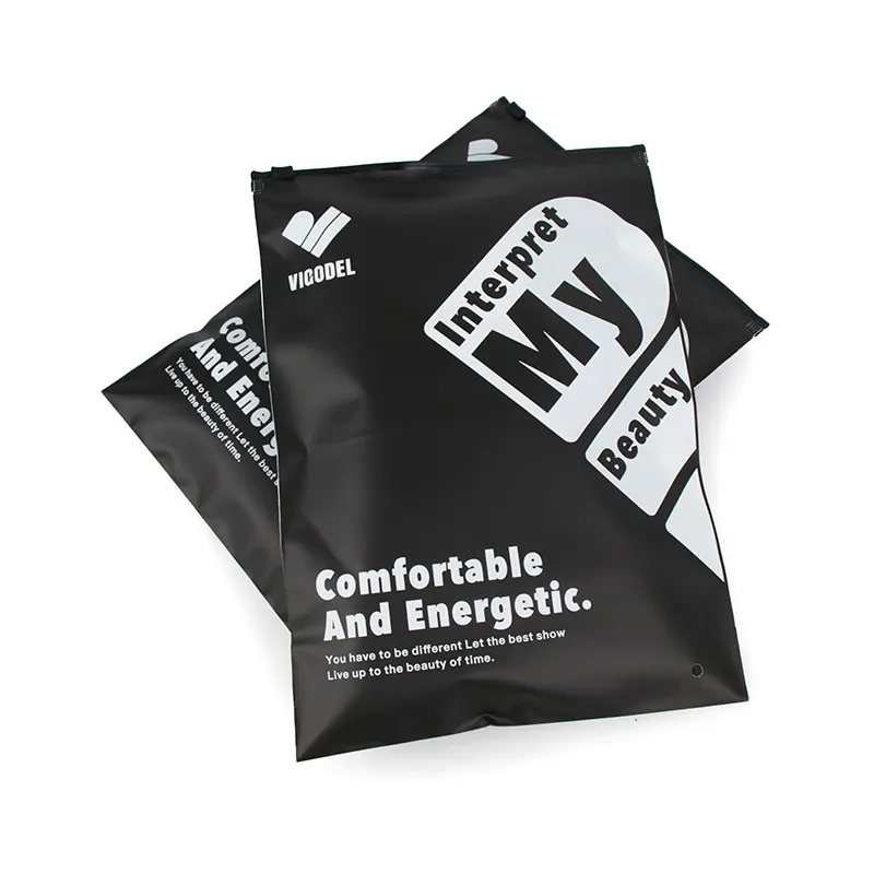Imballaggio personalizzato per indumenti per abbigliamento abbigliamento sportivo impermeabile nero CPE abbigliamento sacchetti a chiusura lampo in plastica per imballaggio con logo