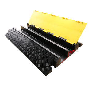 Dış yol 3 kanallı zemin köprü koruyucusu için PVC kapak kauçuk elektrik kablo koruyucu apronu ile güvenlik hız kamburu - Product Image 5