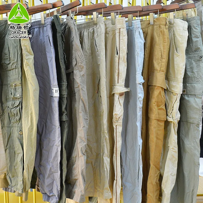 Fardos de pantalones largos de carga para adultos usados de ropa usada en Ghana
