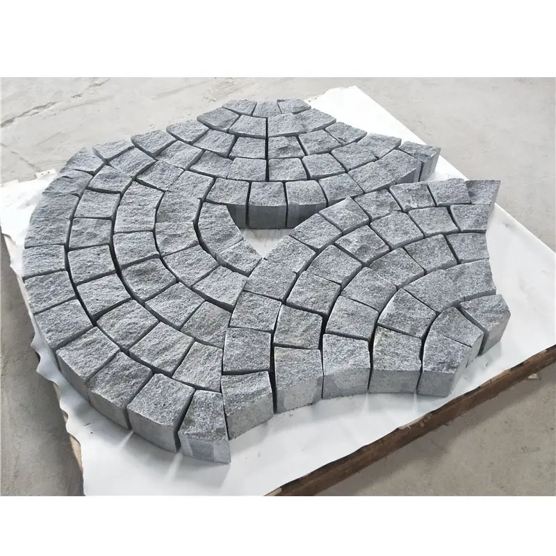Esterno in pietra naturale granito nero di figura del ventilatore auto di parcheggio pavimentazione pavimento di piastrelle per esterni passo carrabile